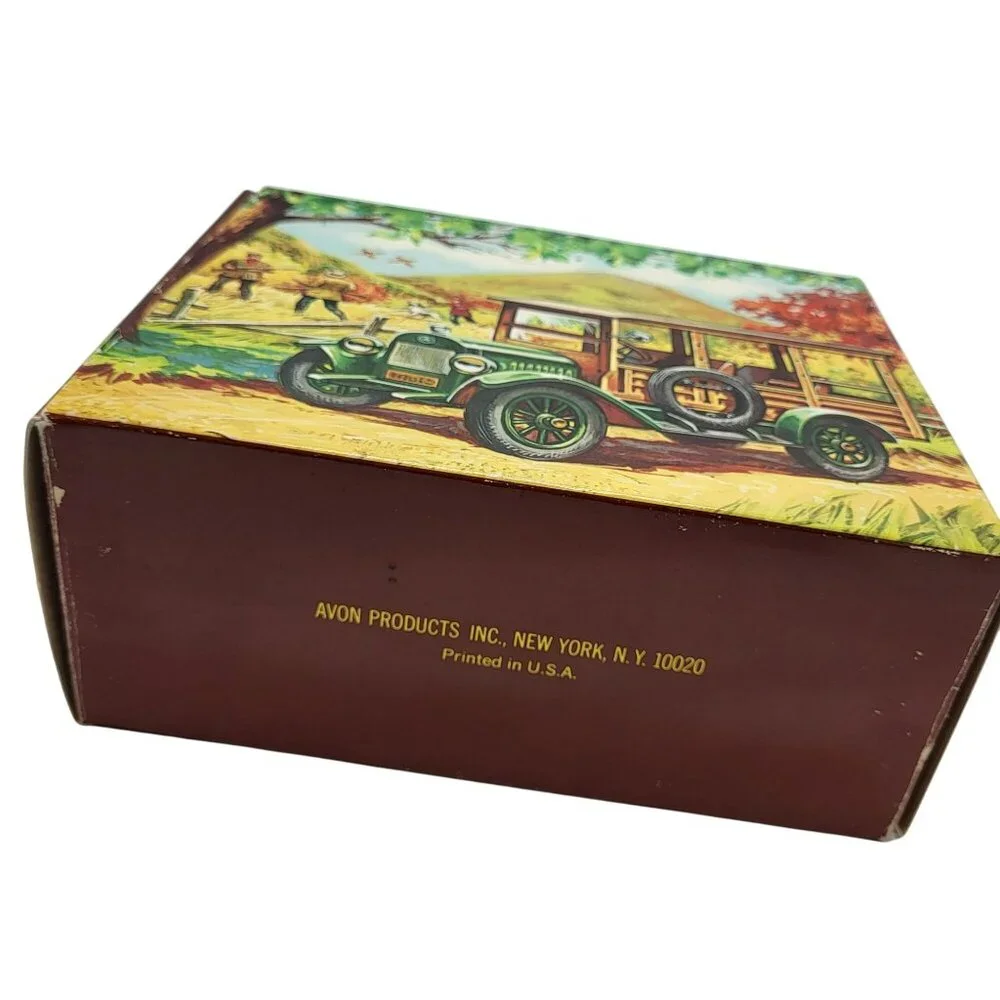 Avon For Men Station Wagon Tai Winds Mens After Shave 6 FlOz Collectible Box FUL